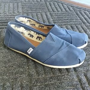 TOMS size 9 blue